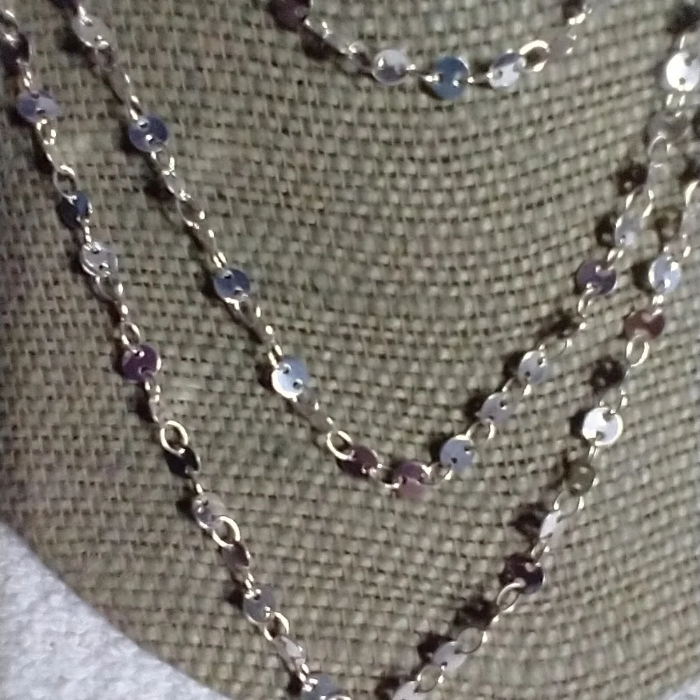Silvertone reflective shiny 3 row chain necklace